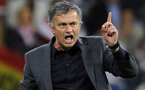 Mourinho Bantah Rumor Yang Menyebutkan Fellani Akan Hengkang