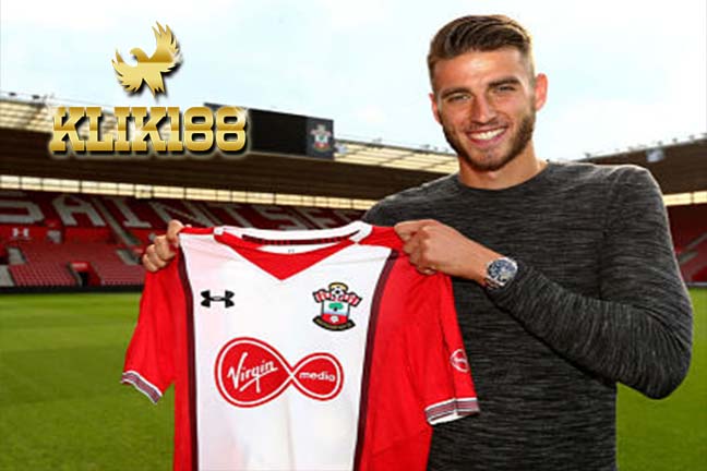 Bek Asal Belanda Senang Bisa Jadi Bagian Southampton